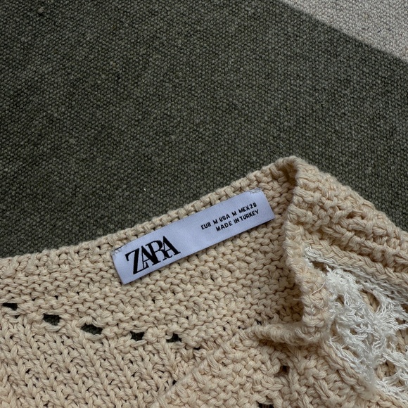 Zara Knit Poncho - Picture 4 of 7